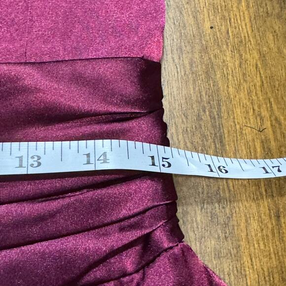 DAVID'S BRIDAL Dress 8‎ Sangria Y-Neck Charmeuse Bubble Hem Formal Wedding - Picture 9 of 13